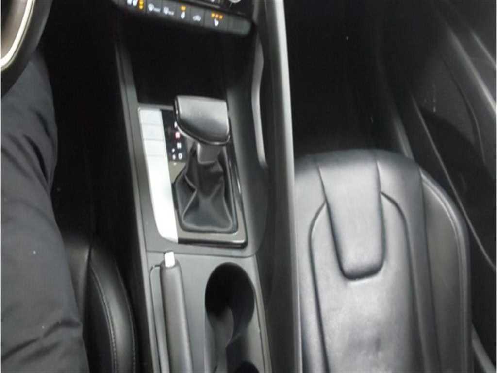 HYUNDAI Avante - Vista 9