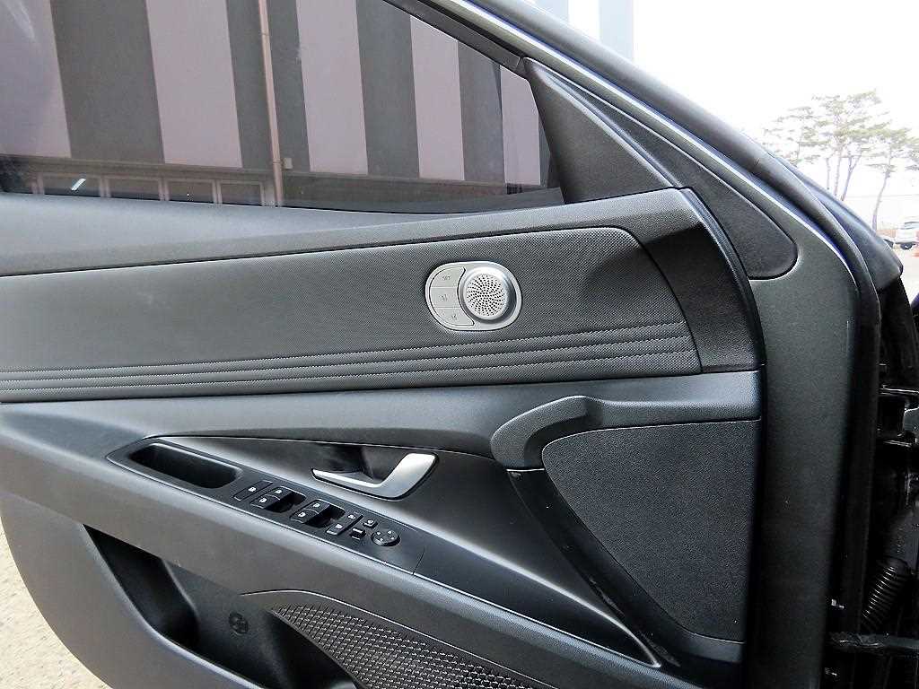 HYUNDAI Avante - Vista 11