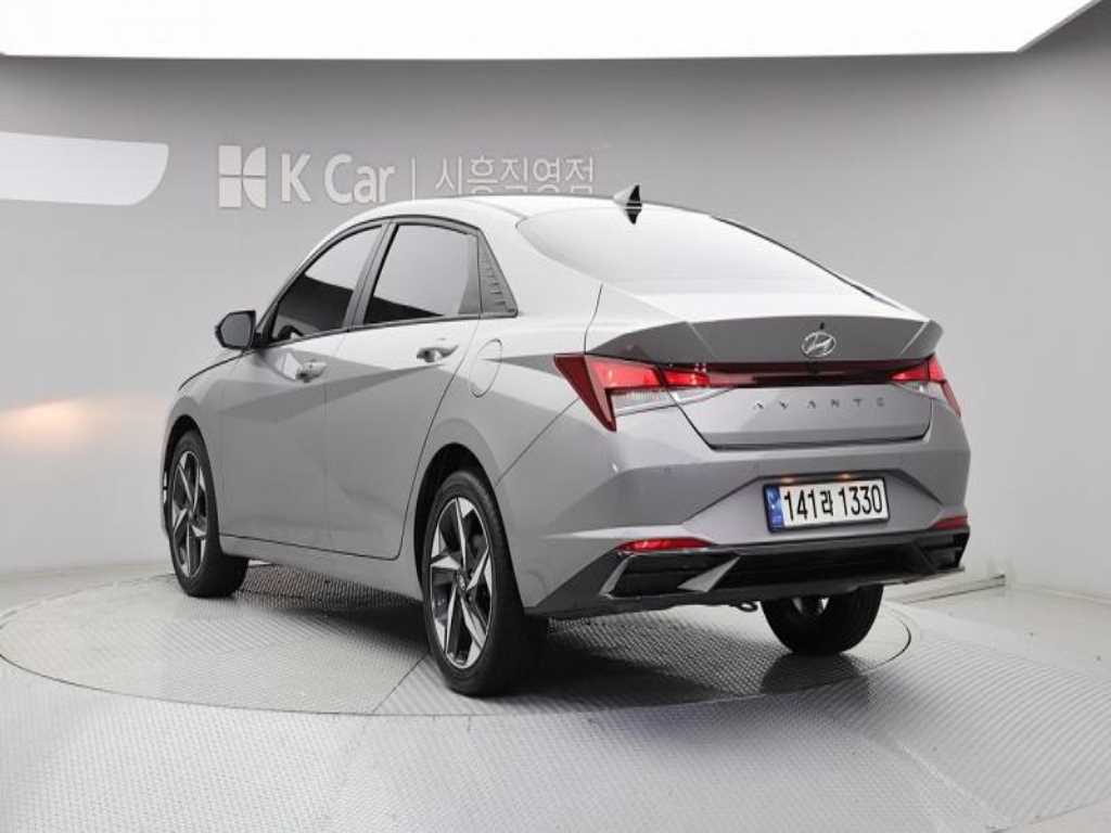 HYUNDAI Avante - Vista 2