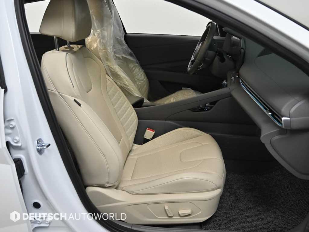 HYUNDAI Avante - Vista 10