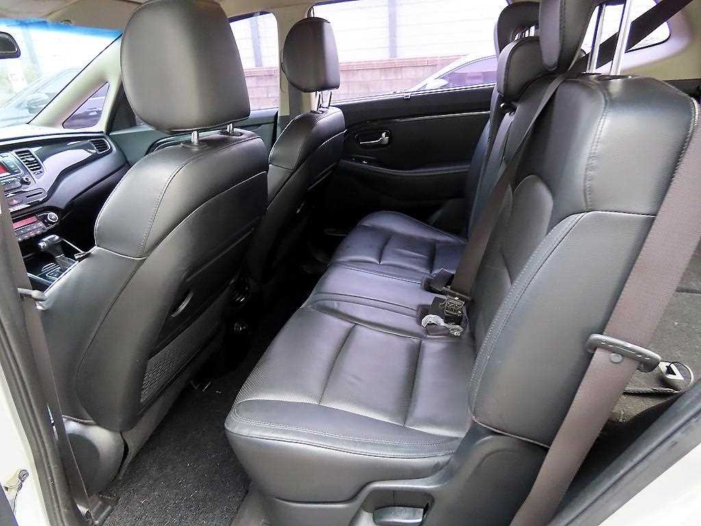 KIA Carens - Vista 6
