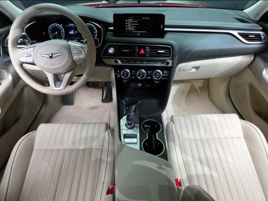 Genesis G70 - Vista 5