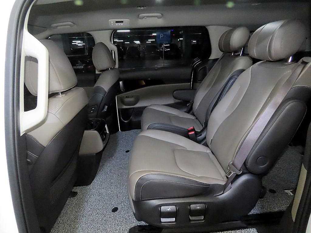 KIA Carnival - Vista 7