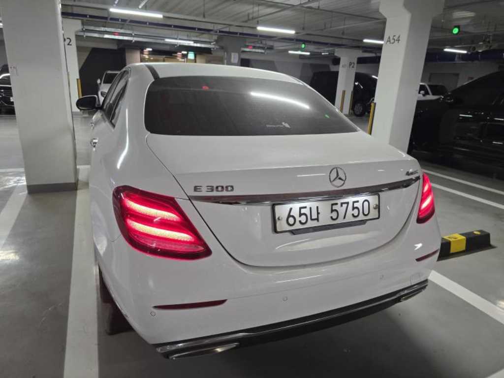 Mercedes Benz E class - Vista 3
