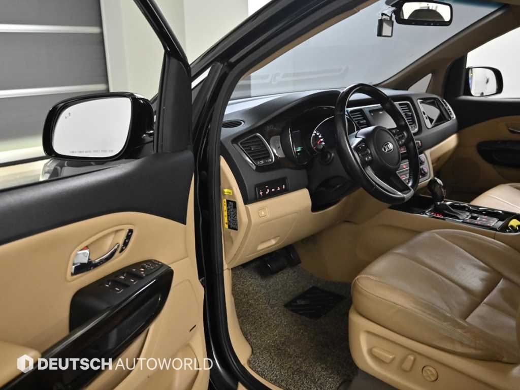 KIA Carnival - Vista 11