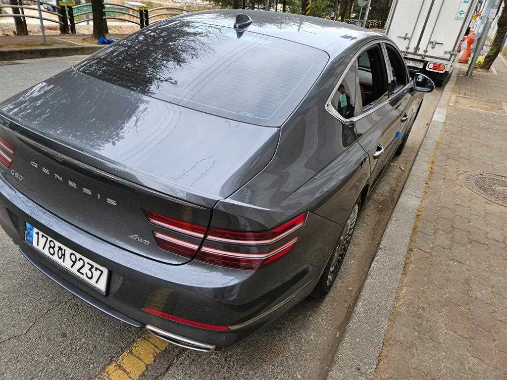 Genesis G80 - Vista 6