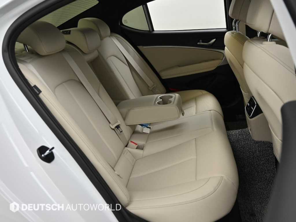 Genesis G70 - Vista 12