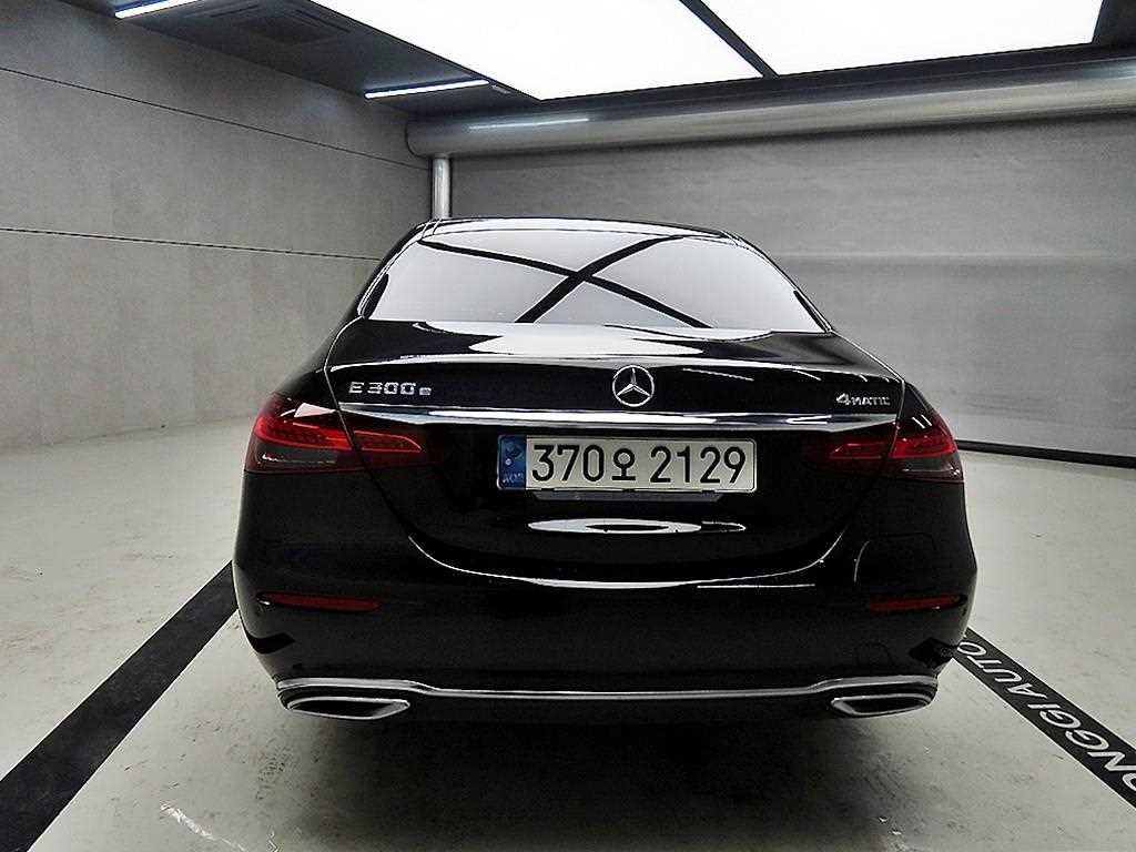 Mercedes Benz E class - Vista 3