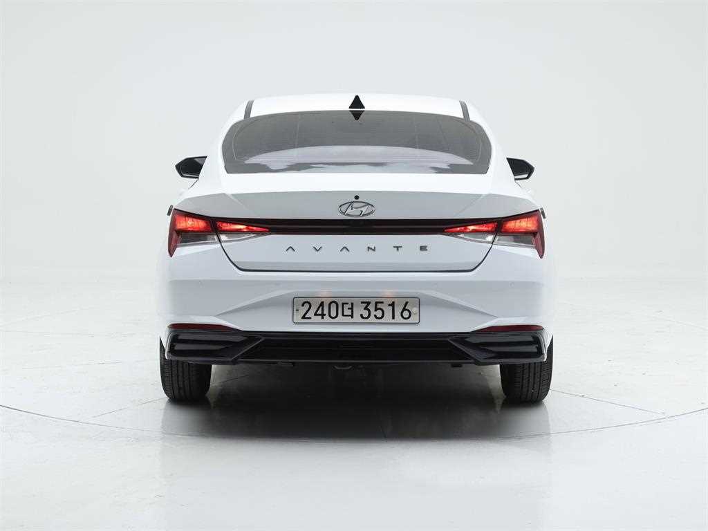 HYUNDAI Avante - Vista 5