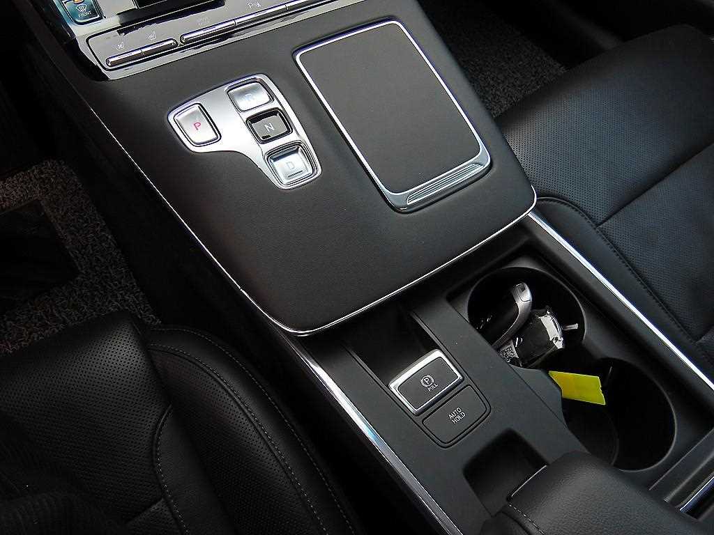 HYUNDAI Grandeur - Vista 10