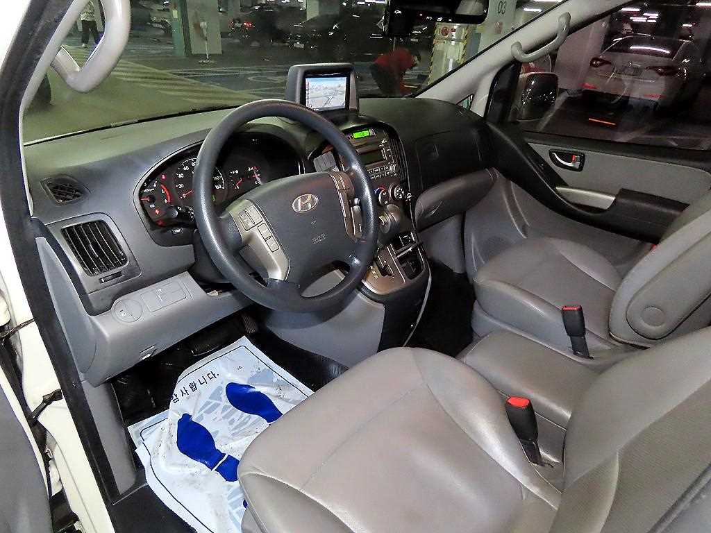 HYUNDAI Starex - Vista 10