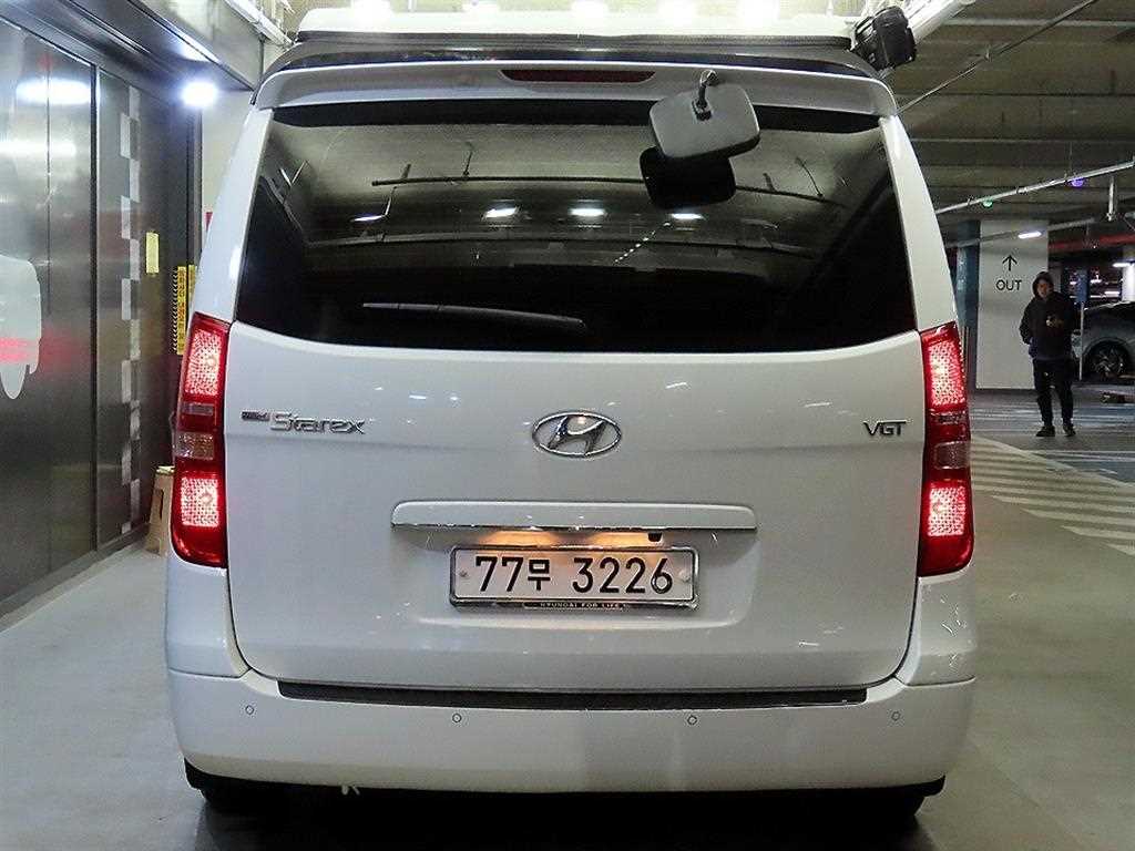 HYUNDAI Starex - Vista 5