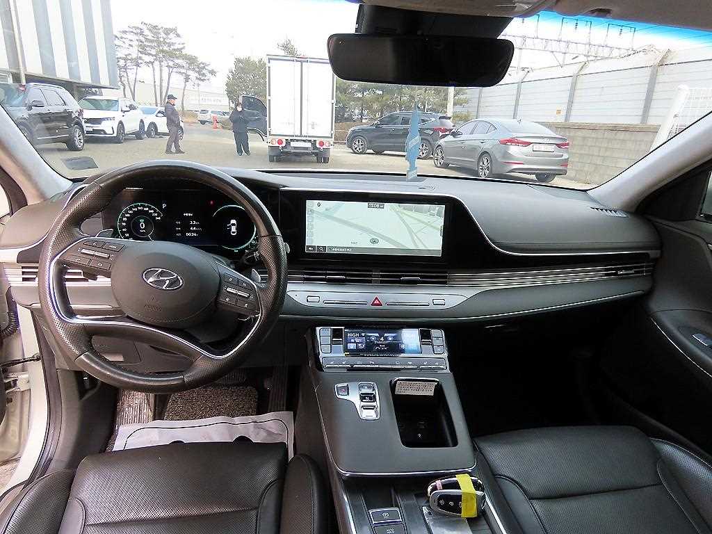 HYUNDAI Grandeur - Vista 7