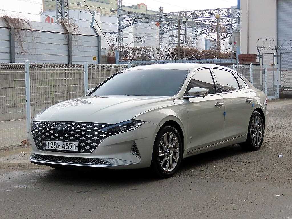 HYUNDAI Grandeur - Vista 2