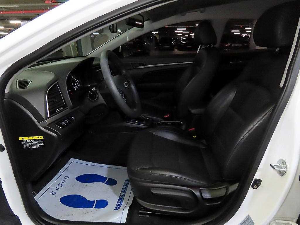 HYUNDAI Avante - Vista 6