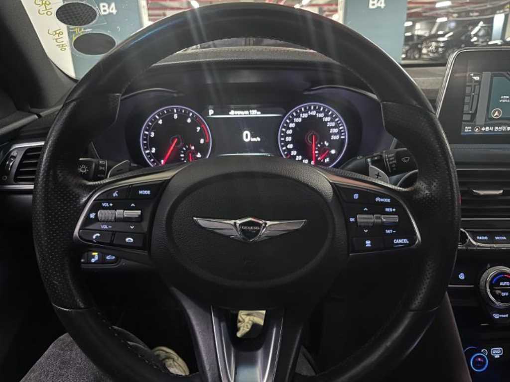 Genesis G70 - Vista 3