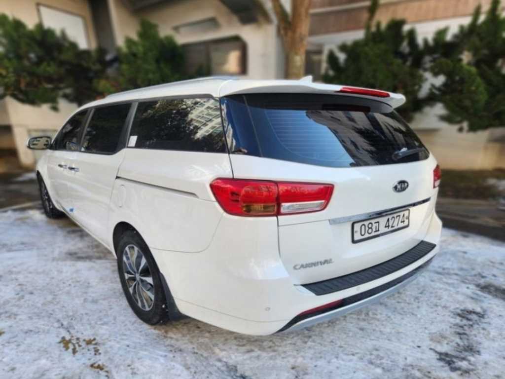 KIA Carnival - Vista 5