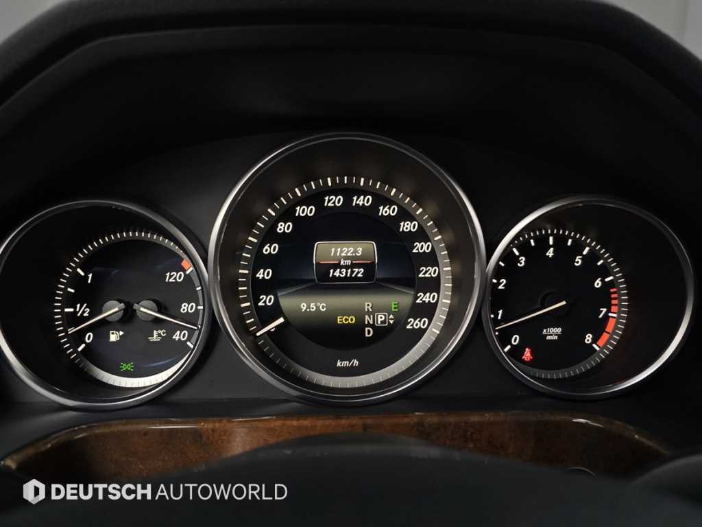 Mercedes Benz E class - Vista 8