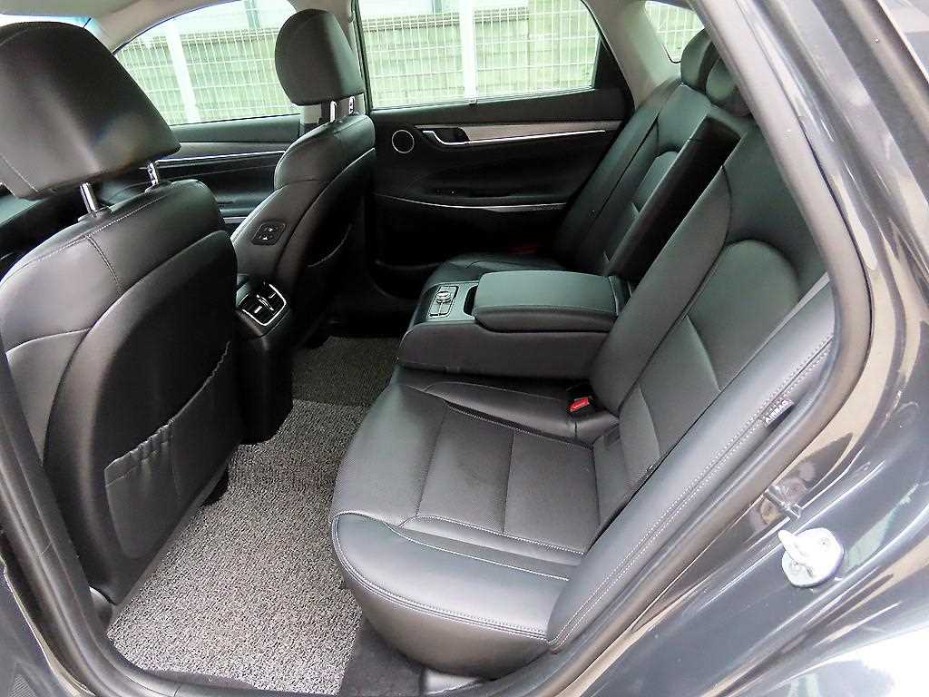 HYUNDAI Grandeur - Vista 6