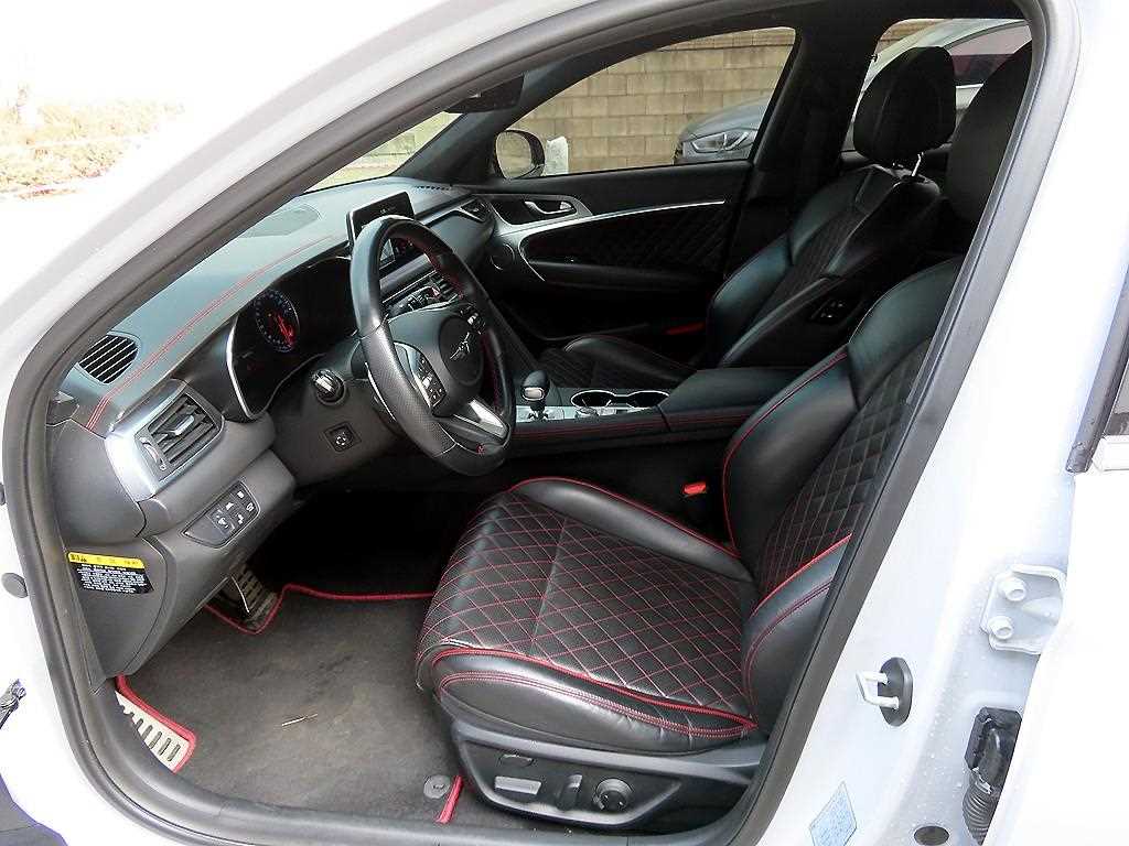 Genesis G70 - Vista 5