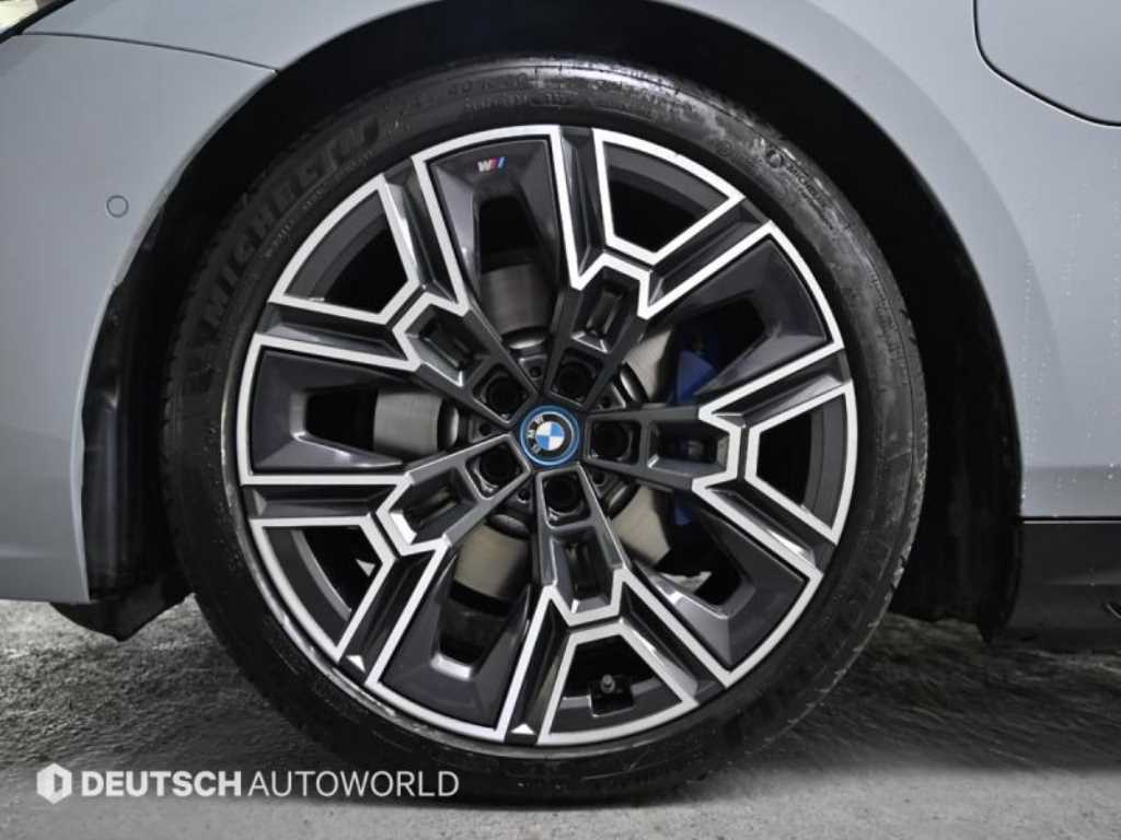 BMW 5 Series - Vista 5