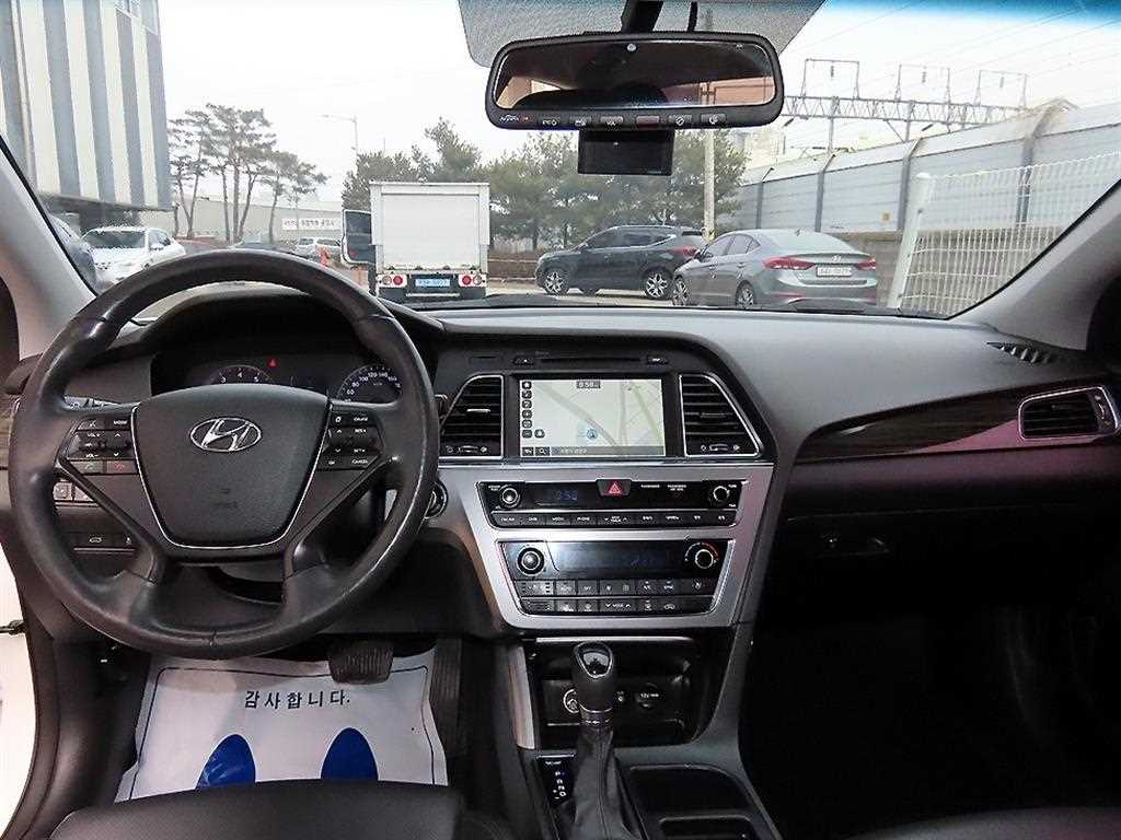 HYUNDAI Sonata - Vista 7