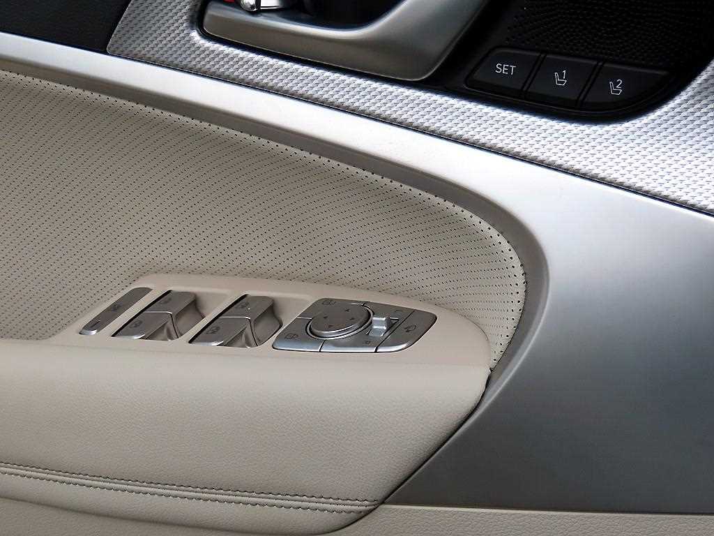 Genesis G70 - Vista 12