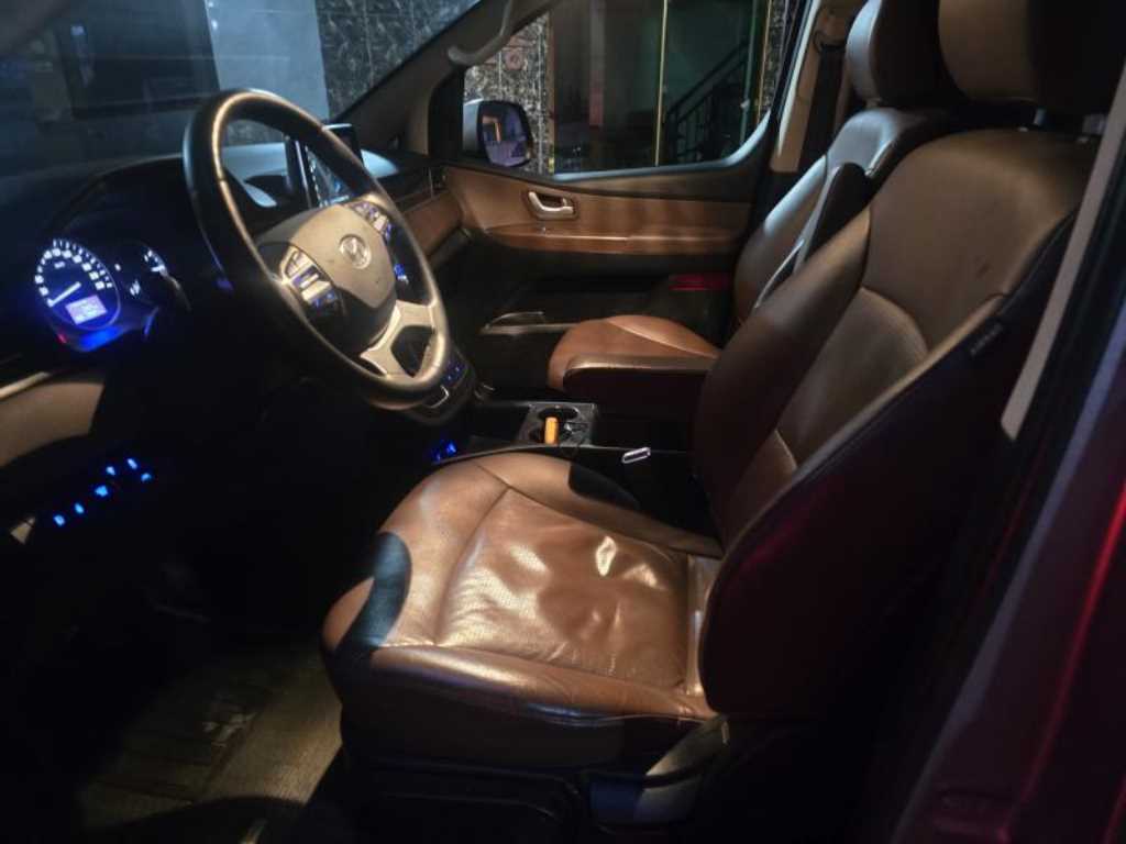 HYUNDAI Starex - Vista 10