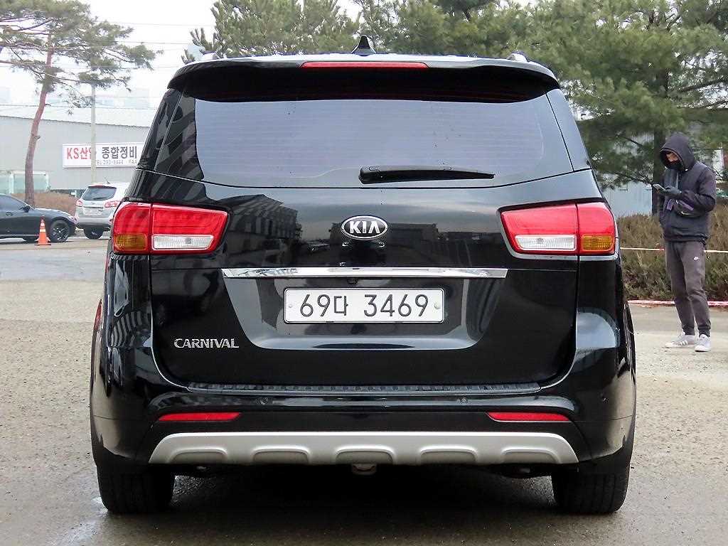 KIA Carnival - Vista 4
