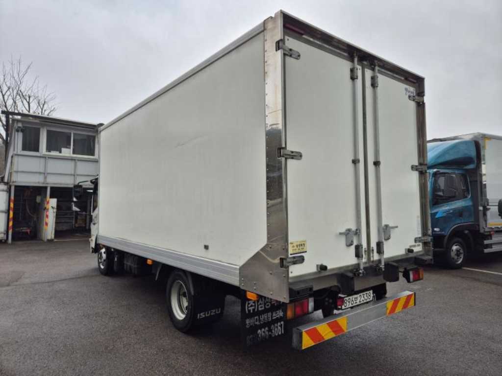 medium and large cargo truck - Vista 4