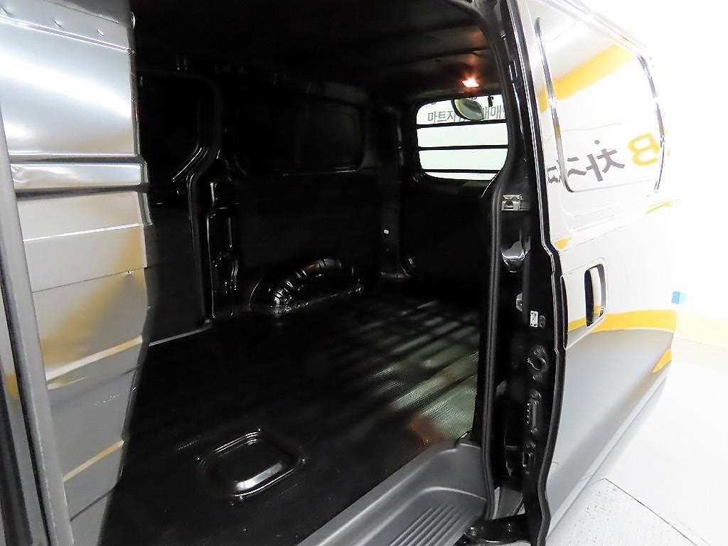 HYUNDAI Starex - Vista 6