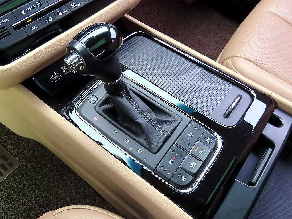 KIA Carnival - Vista 11