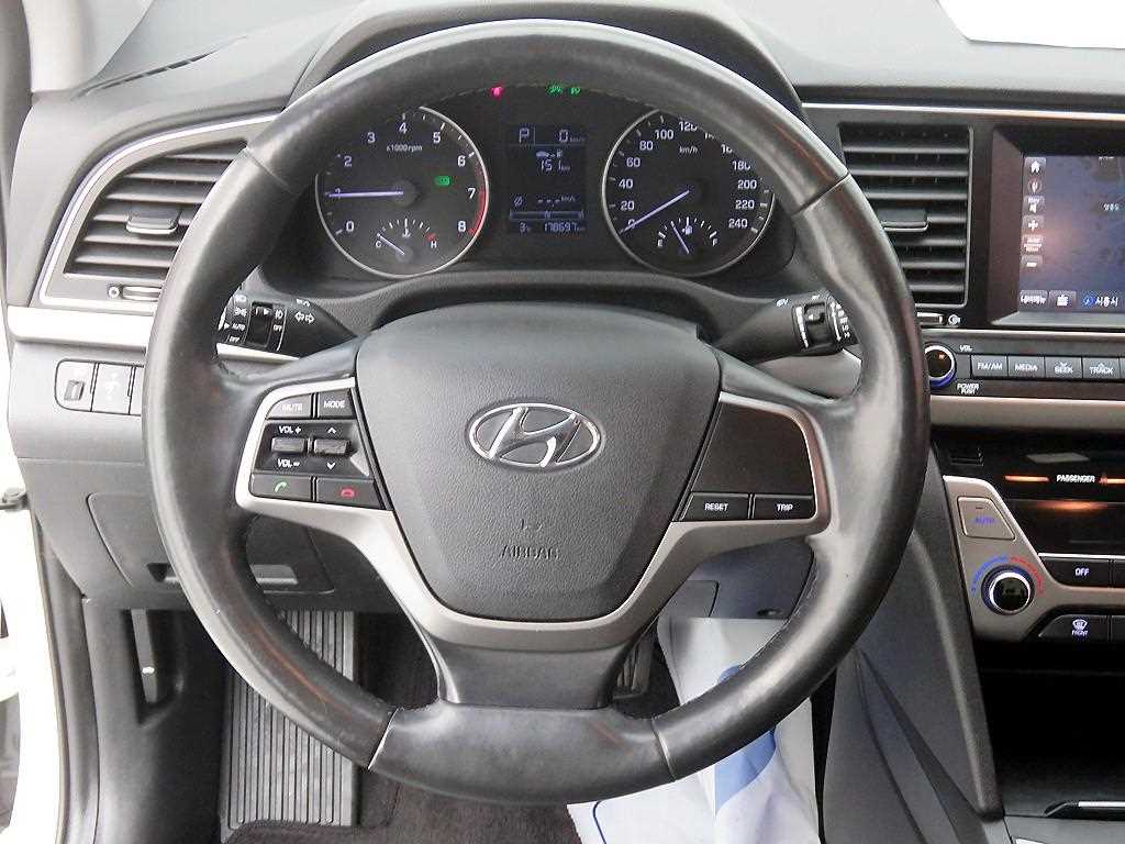 HYUNDAI Avante - Vista 8