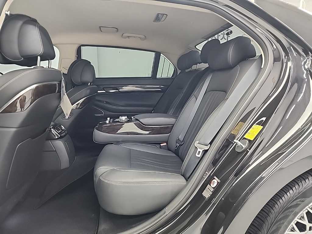 Genesis G90 - Vista 12