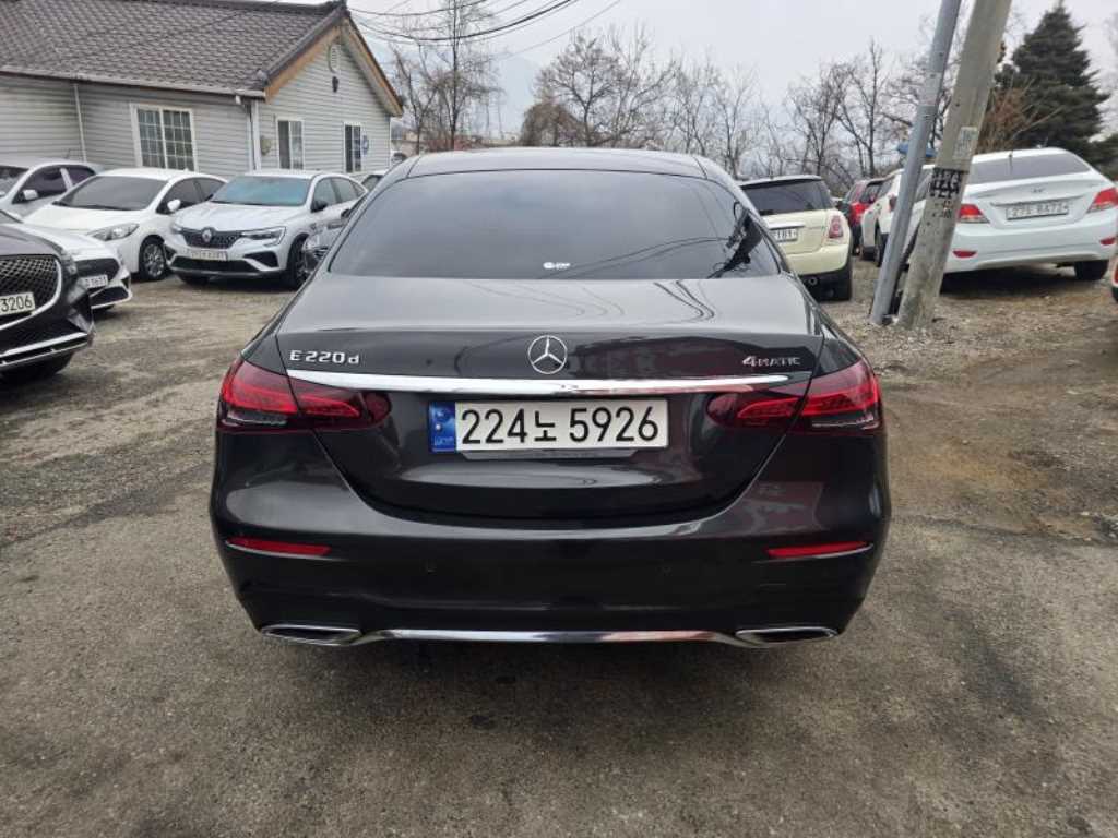 Mercedes Benz E class - Vista 5