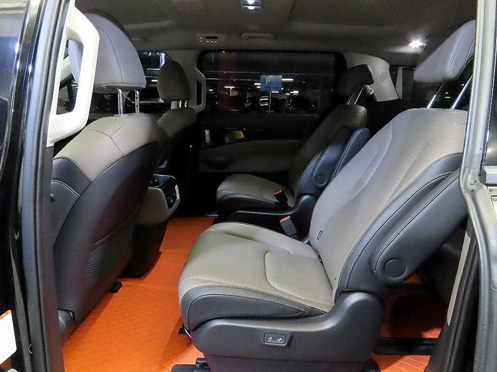 KIA Carnival - Vista 7