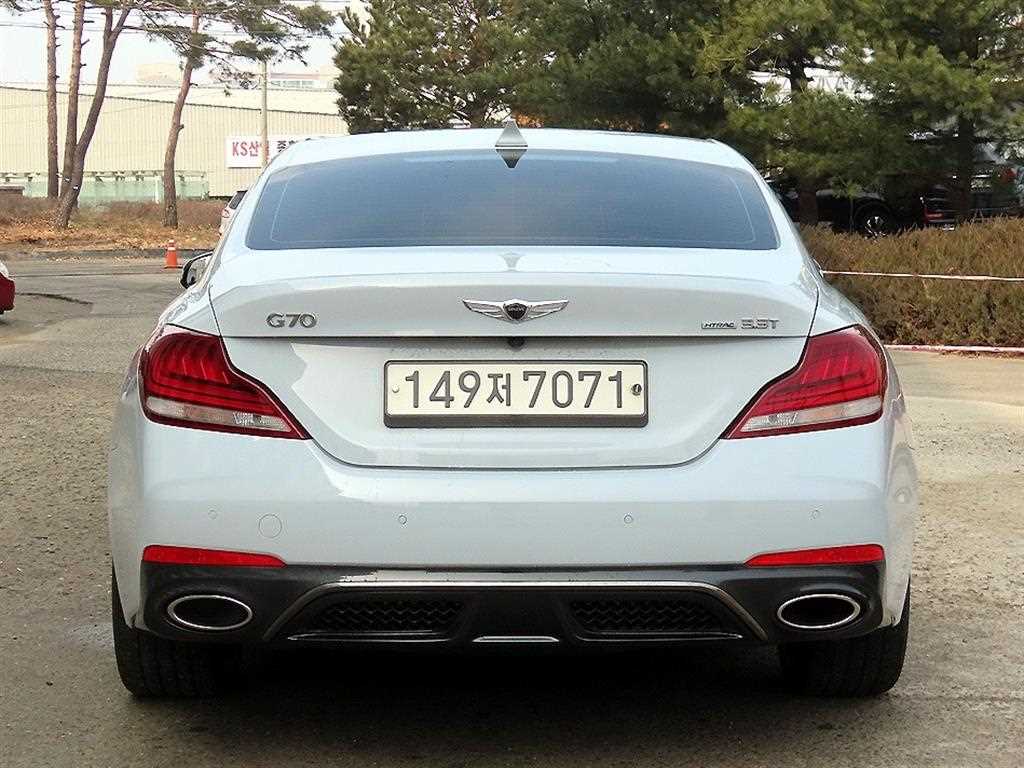 Genesis G70 - Vista 4