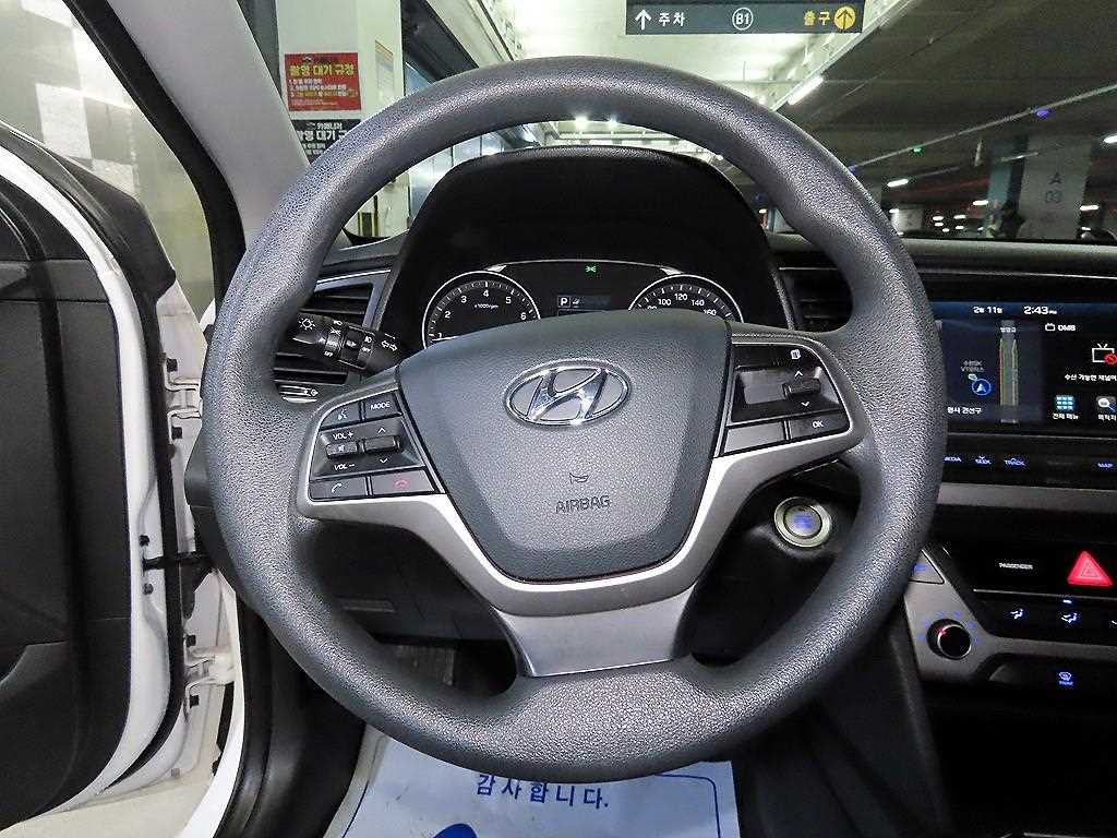 HYUNDAI Avante - Vista 8