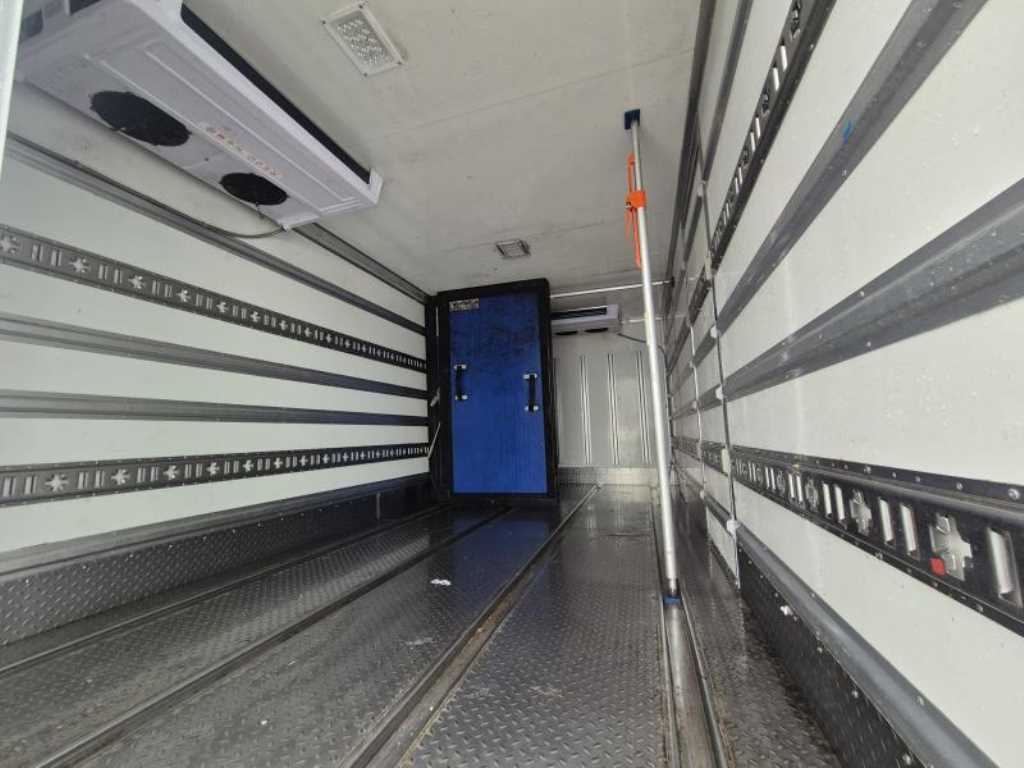 medium and large cargo truck - Vista 7