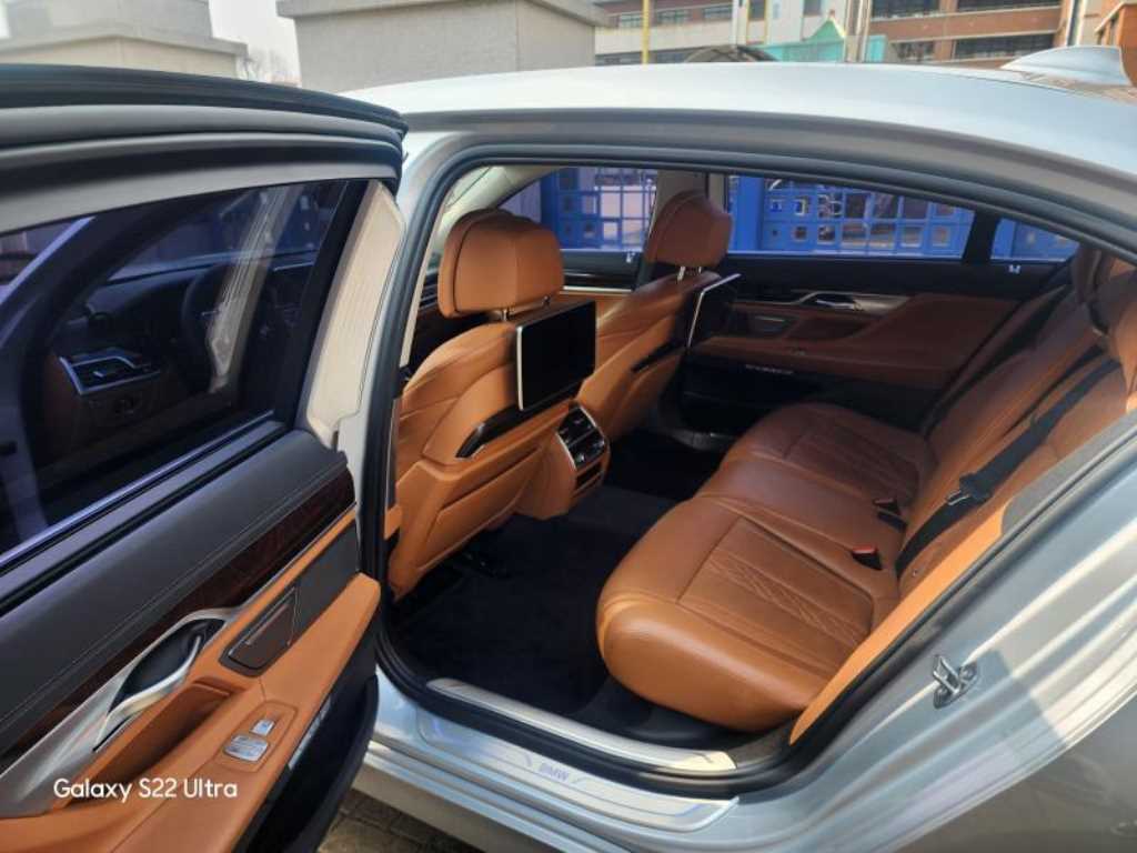 BMW 7 Series - Vista 8