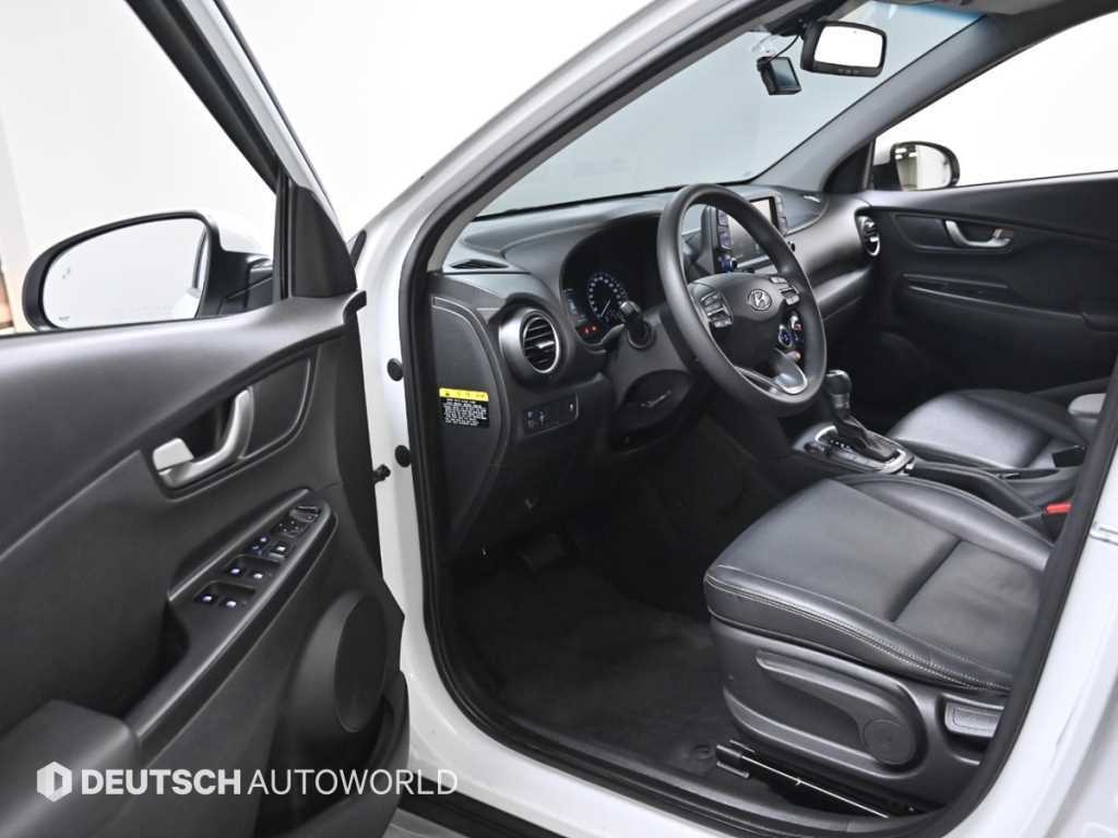 HYUNDAI Kona - Vista 10