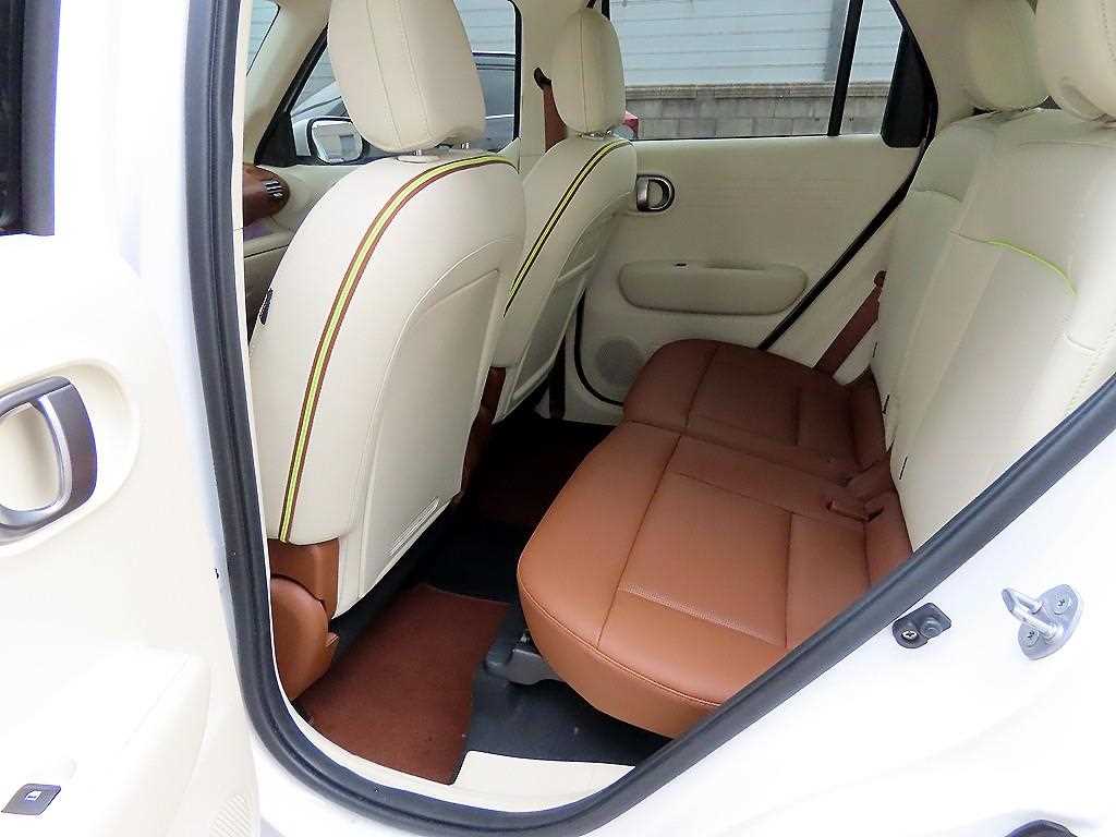 HYUNDAI Casper - Vista 6