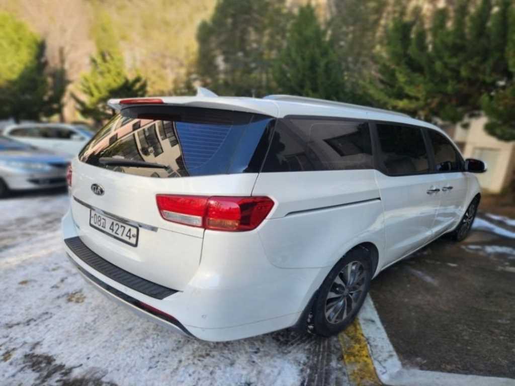 KIA Carnival - Vista 6