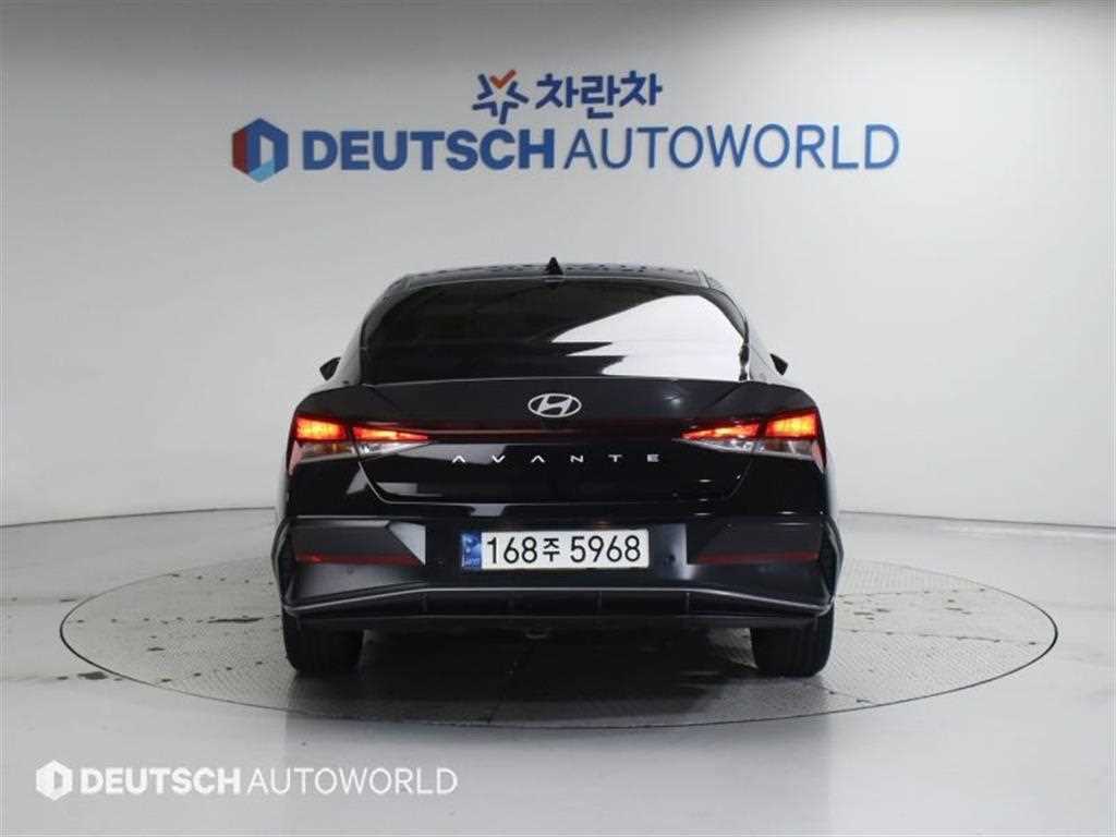 HYUNDAI Avante - Vista 5