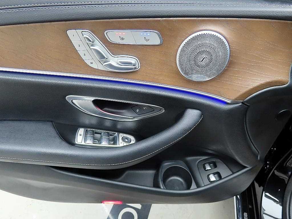 Mercedes Benz E class - Vista 11