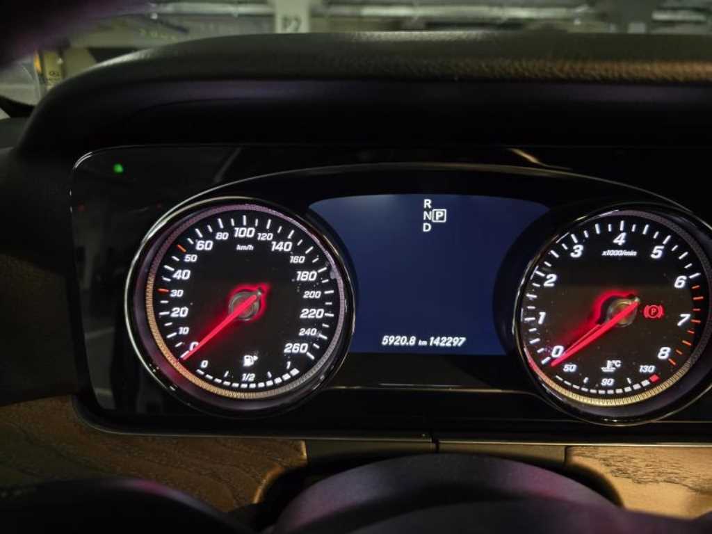 Mercedes Benz E class - Vista 5