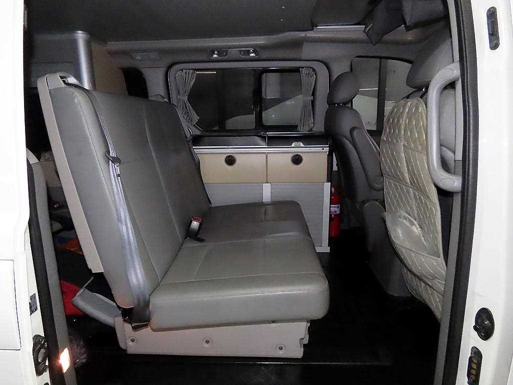 HYUNDAI Starex - Vista 7