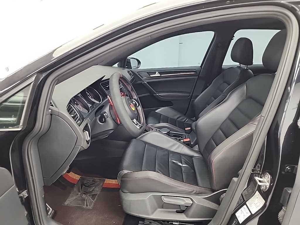 Volkswagen Golf - Vista 11