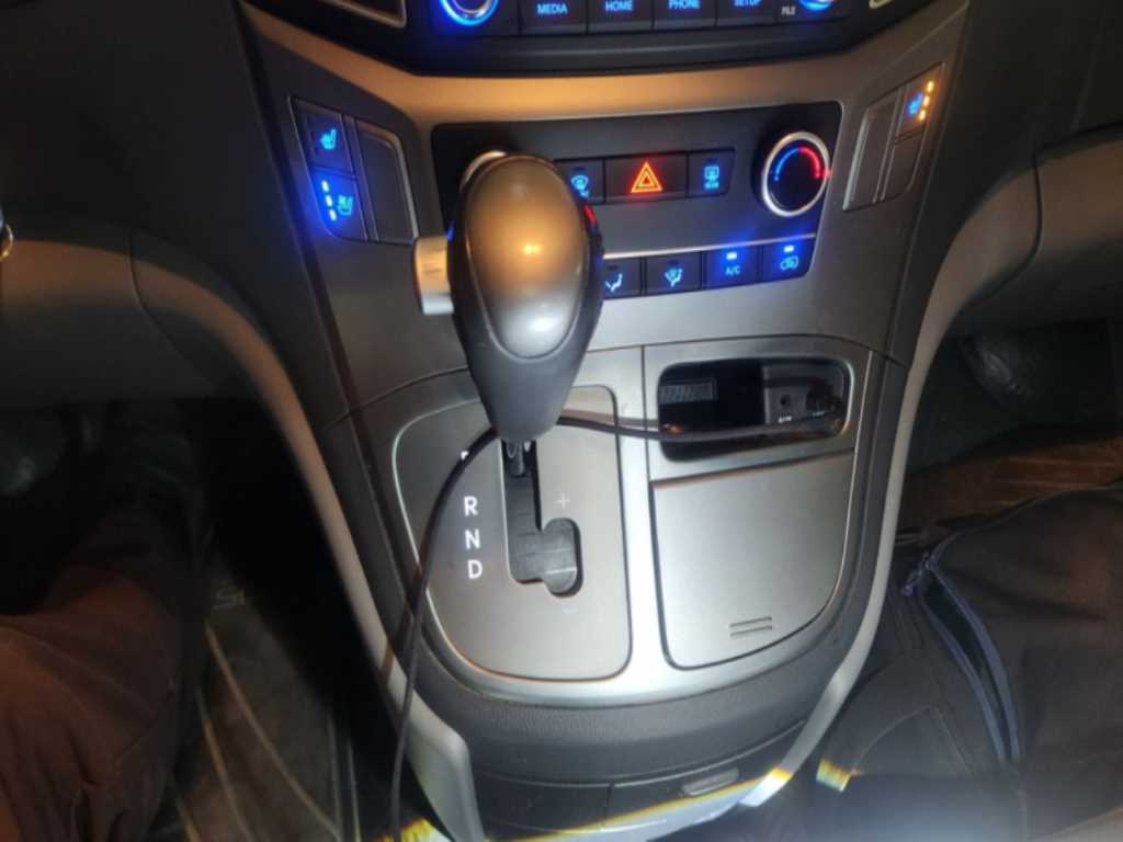 HYUNDAI Starex - Vista 3