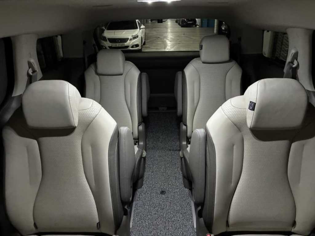 KIA Carnival - Vista 8